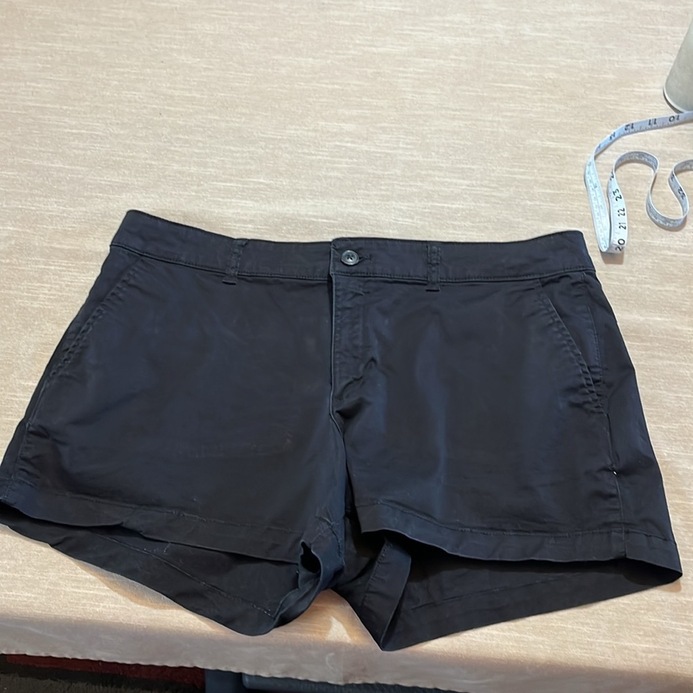 Like new Gap black shorts. Size 14. Waist 18.5. Inseam 3”